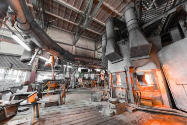 Interyon hareketli günün başladıktan sonra cam fabrikası 