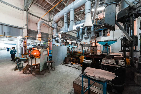 Observeren Van Zicht Interieur Met Werkende Machines Van Glasfabriek — Stockfoto