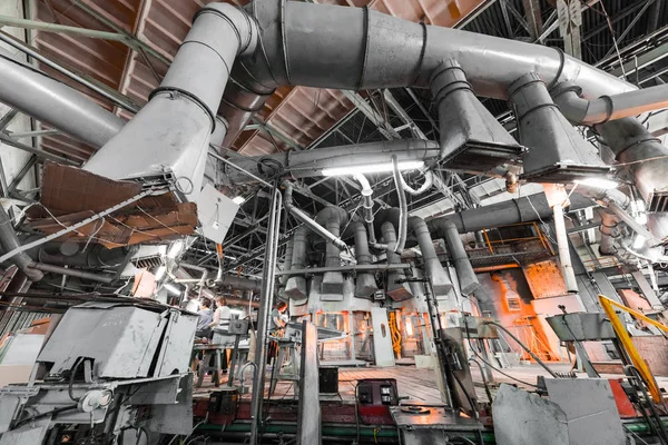 Cam Fabrikası'nda etkin çalışma işlemi için yüksek kaliteli havalandırma görünümünü