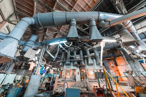 Cam Fabrikası'nda etkin çalışma işlemi için yüksek kaliteli havalandırma görünümünü