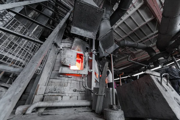 Blick Auf Den Schmelzofen Der Glasfabrik — Stockfoto