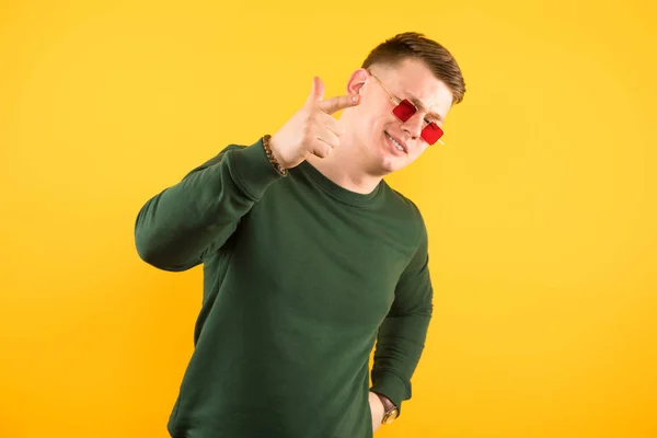Handsome Blonde Guy Wearing Stylish Red Sunglasses Posing Camera — Stock Photo, Image