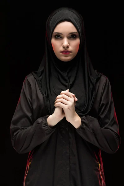 Retrato Una Joven Musulmana Vestida Con Ropa Tradicional — Foto de Stock