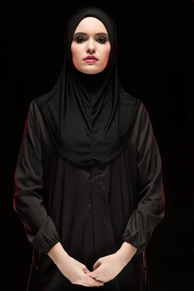 Πορτρέτο Του Νεαρή Μουσουλμάνα Παραδοσιακά Ρούχα — Φωτογραφία Αρχείου
