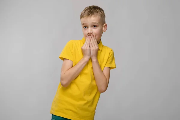 Cute Blond Caucasian Preteen Boy Bright Shirt Showing Different Expressions — Stock Photo, Image