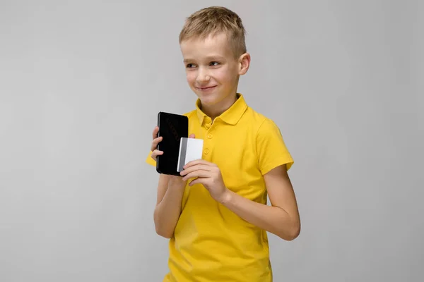 Cute Blond Caucasian Preteen Boy Bright Shirt Showing Different Expressions — Stock Photo, Image