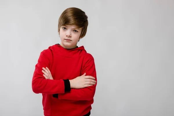 Bonito Niño Caucásico Preadolescente Traje Casual Que Muestra Diferentes Expresiones —  Fotos de Stock