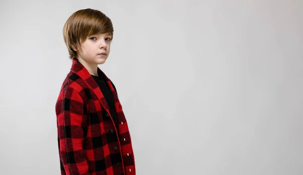 Ωραίο Preteen Αγόρι Καυκάσιος Casual Ντύσιμο Παρουσιάζοντας Διαφορετικές Εκφράσεις Λευκό — Φωτογραφία Αρχείου