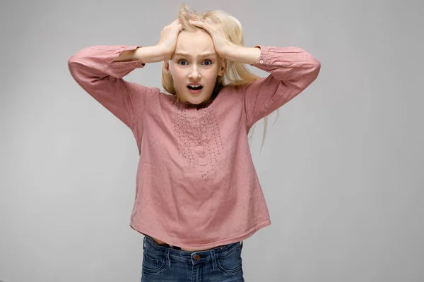 Mooie Kaukasische Blond Tienermeisje Geruite Shirt Glazen Verschillende Emotionele Expressies — Stockfoto