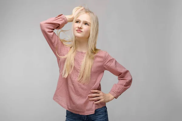 Bastante Caucásico Rubia Adolescente Con Camisa Cuadros Gafas Que Muestran — Foto de Stock