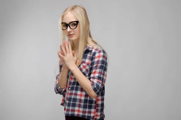 Docela Kavkazské Blondýna Dospívající Dívka Kostkované Košili Brýle Zobrazující Různé — Stock fotografie