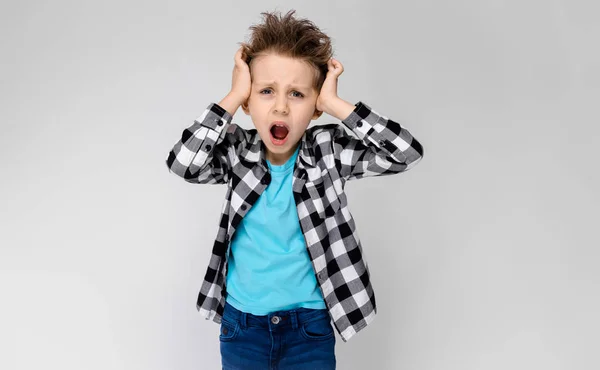 Niño Preescolar Caucásico Agradable Traje Casual Que Muestra Diferentes Expresiones — Foto de Stock