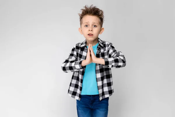 Niño Preescolar Caucásico Agradable Traje Casual Que Muestra Diferentes Expresiones — Foto de Stock