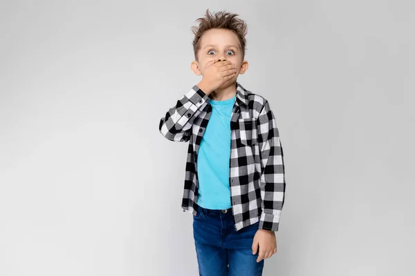 Niño Preescolar Caucásico Agradable Traje Casual Que Muestra Diferentes Expresiones —  Fotos de Stock
