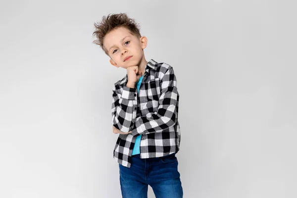 Niño Preescolar Caucásico Agradable Traje Casual Que Muestra Diferentes Expresiones —  Fotos de Stock