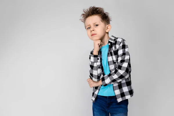 Niño Preescolar Caucásico Agradable Traje Casual Que Muestra Diferentes Expresiones — Foto de Stock