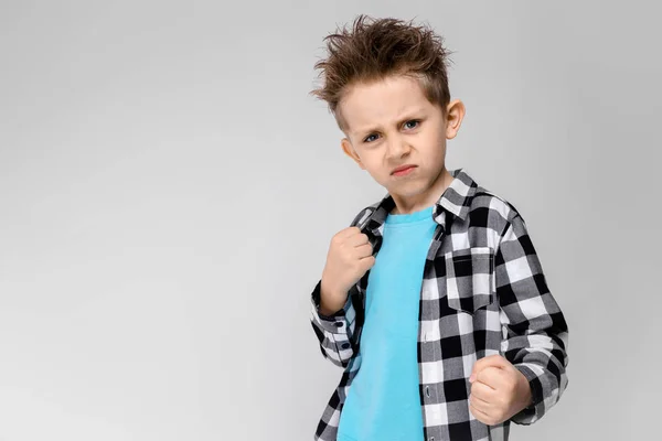 Niño Preescolar Caucásico Agradable Traje Casual Que Muestra Diferentes Expresiones — Foto de Stock