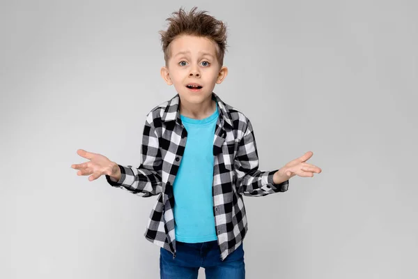 Niño Preescolar Caucásico Agradable Traje Casual Que Muestra Diferentes Expresiones —  Fotos de Stock