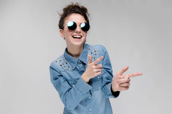 Young Brunette Caucasian Girl Bun Hairstyle Wearing Sunglasses Isolated Gray — Stock Photo, Image