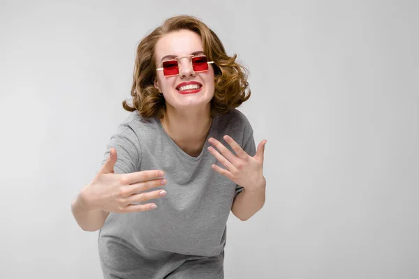 Portrait Beautiful Redhead Happy Young Woman Red Sunglasses Gray Background — Stock Photo, Image