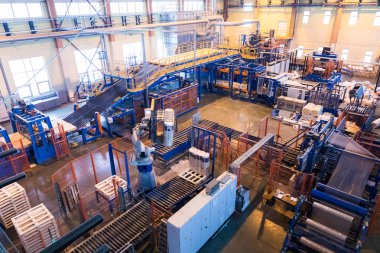 Fiberglas ağır sanayi makinaları-metal işleme-atölye kavramı üreten modern operasyonel bitkinin Üstten Görünüm.