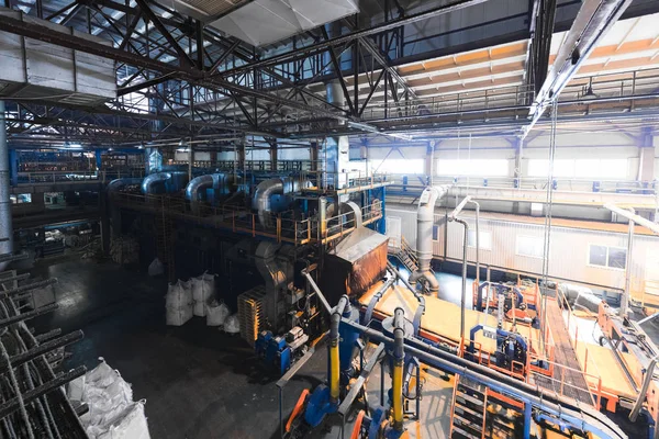 パイプ グラスファイバー重工業機械金属加工ワーク ショップ コンセプトの生産と運用の近代的な工場 — ストック写真