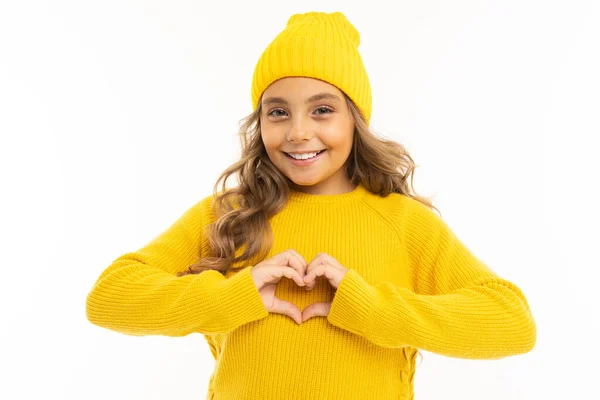 Menina Bonita Roupas Amarelas Posando Contra Fundo Branco — Fotografia de Stock