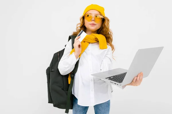 Drăguț Modă Mic Călător Fată Laptop — Fotografie, imagine de stoc