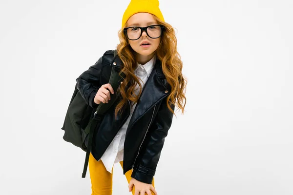 Niña Fresca Chaqueta Láser Posando Con Mochila Estudio Sobre Fondo — Foto de Stock