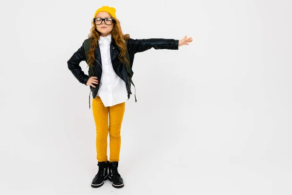 Menina Legal Jaqueta Laser Posando Com Mochila Estúdio Fundo Luz — Fotografia de Stock