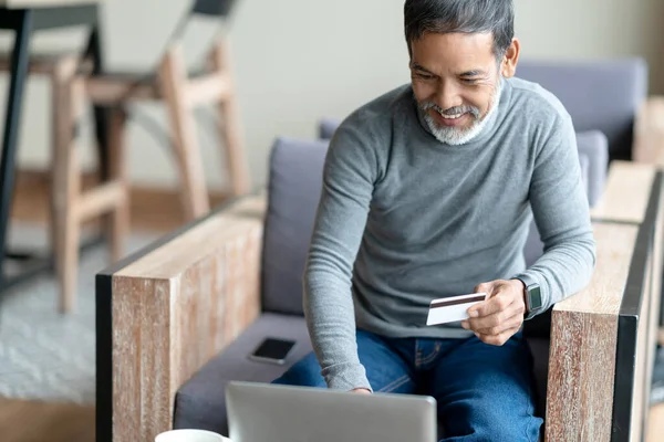 Aantrekkelijke Bebaarde Hipster Aziatische Vader Spaanse Oude Man Met Behulp — Stockfoto