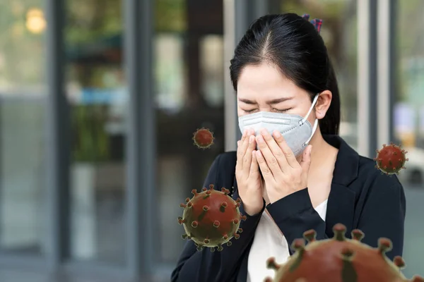 Wanita Asia Batuk Dengan Masker Wajah Yang Sehat Untuk Melindungi — Stok Foto