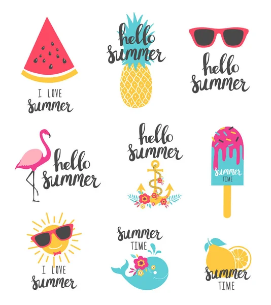 Sommer-Schriftzug mit Urlaubselementen. Wassermelone, Ananas, Zitrone. — Stockvektor