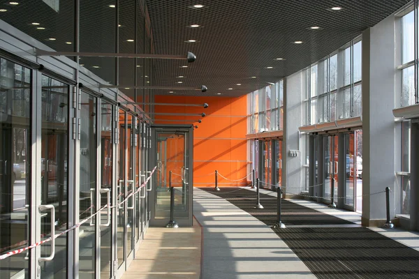 Business building entrance — Stock Photo, Image