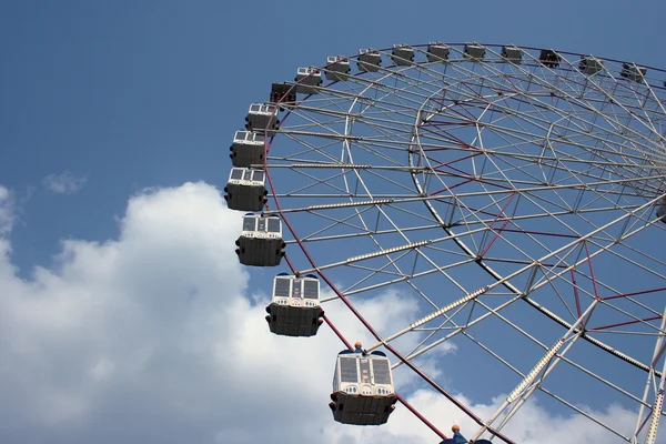 Roue Ferris ciel nuages — Photo