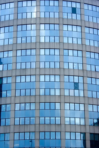 Fachada de edifício de escritório — Fotografia de Stock