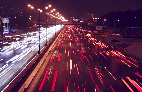 高速道路夜のトラフィック — ストック写真