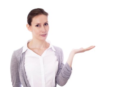  El avuç içi tutan gülümseyen kadın