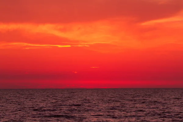 Красное море заката — стоковое фото