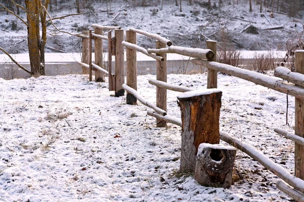 Inverno - recinzione in legno — Foto Stock