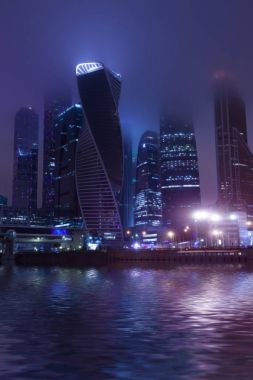 Moskova şehir gece sis