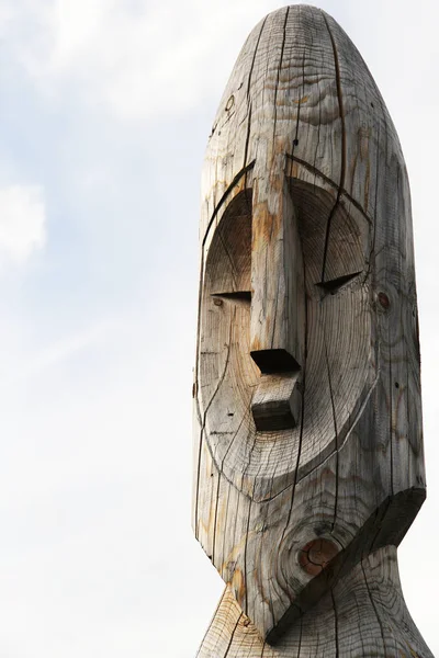 Wooden totem pole — Stock Photo, Image