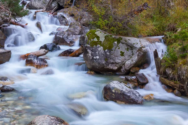 Horská proudu podzim — Stock fotografie