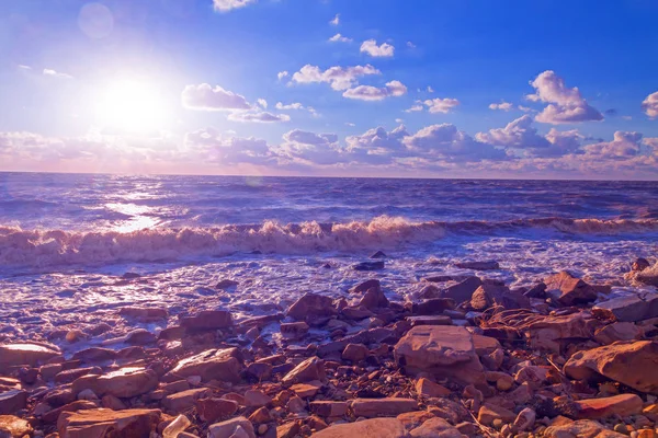 Mare pietre onde paesaggio — Foto Stock