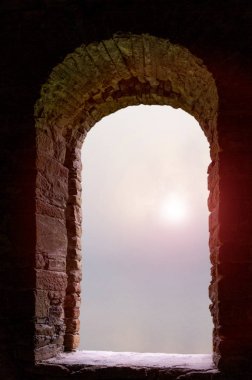 Sabah gün batımı taş pencere