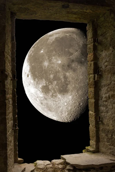 Moon through ancient stone window — Stock Photo, Image