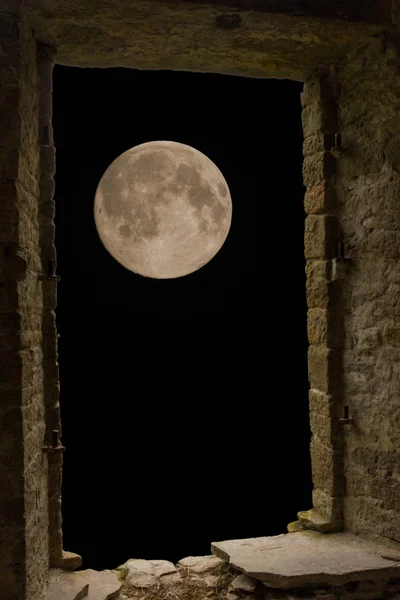 Moon through ancient stone window — Stock Photo, Image