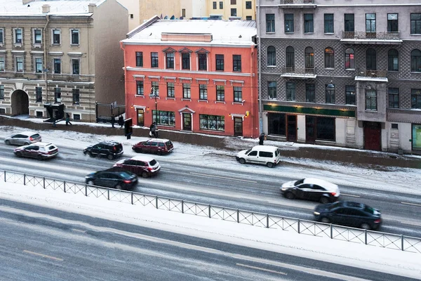 Avenue verkeer St. Petersburg winter — Stockfoto