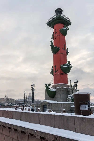 Toeristische Trekpleister Sint Petersburg Rusland Rostraal Kolom Het Eiland Vasilievsky — Stockfoto