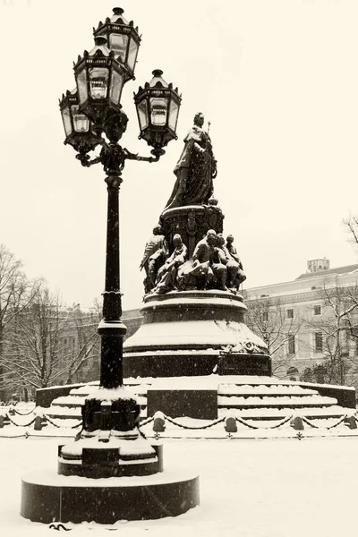 Kraliçe Catherine büyük anıt St.Petersburg